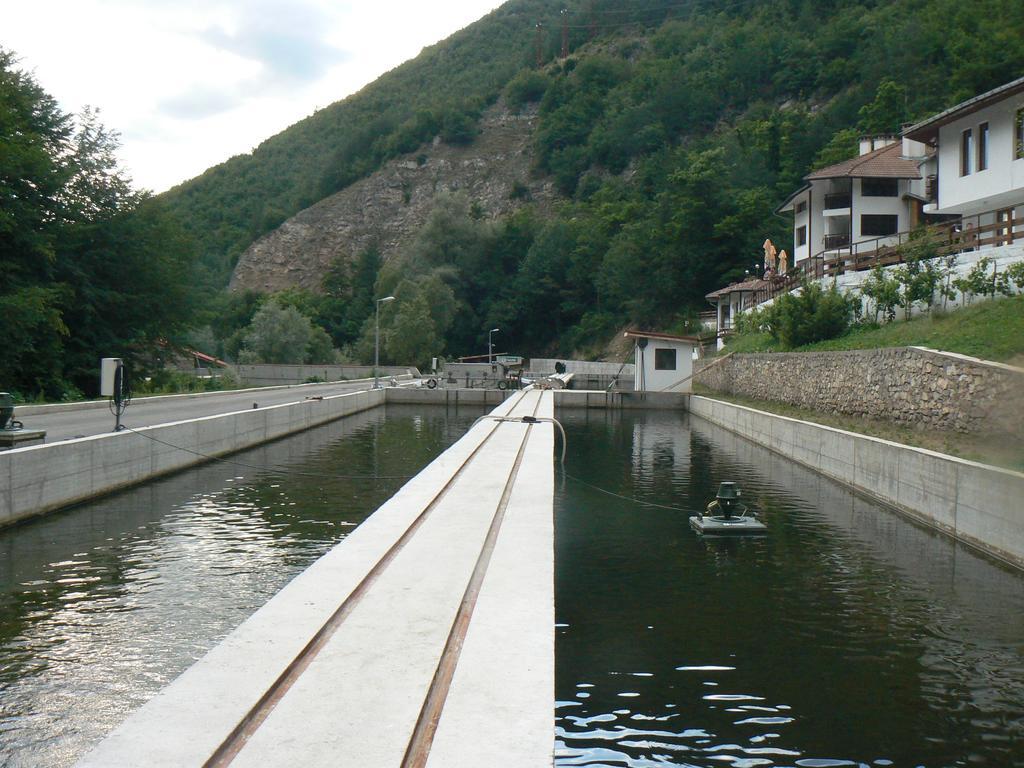 Fisherman'S Hut Family Hotel Beden Dış mekan fotoğraf